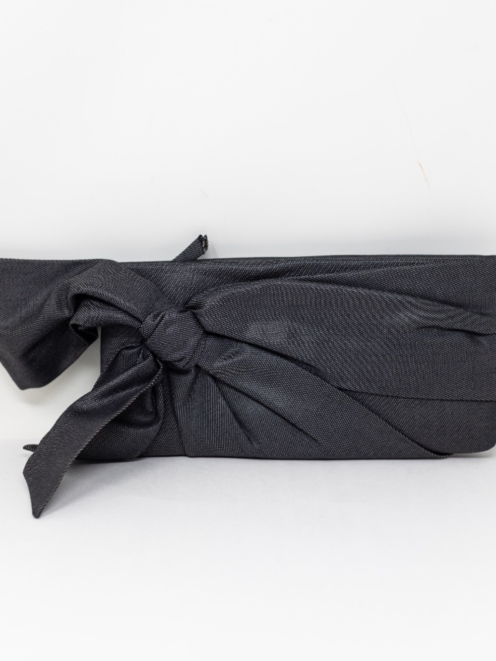 NEW Valentino Garavani Made In Italy Satin Polished Twist Knot Bow Clutch Purse